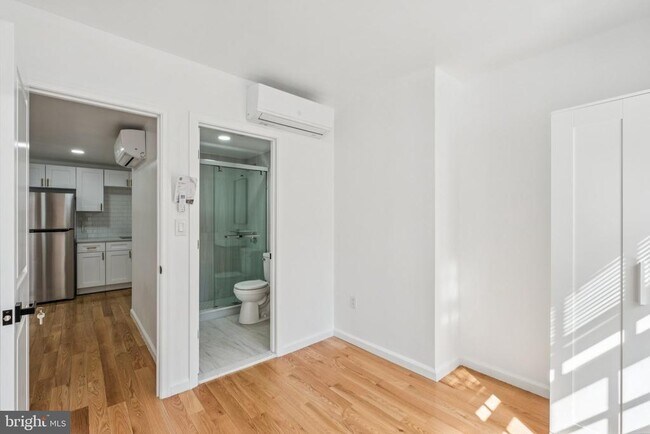 Building Photo - 1223 Spruce St