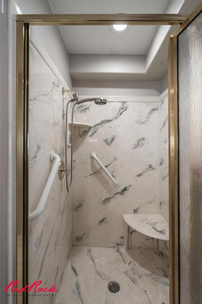 Building Photo - Spacious 6 Bedroom Home with a Balcony!