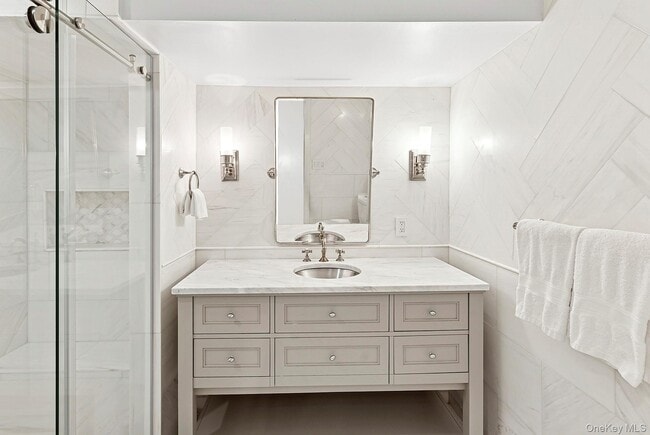 Building Photo - 28 Windermere Dr