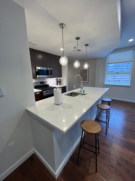 Building Photo - 10 Central Ave