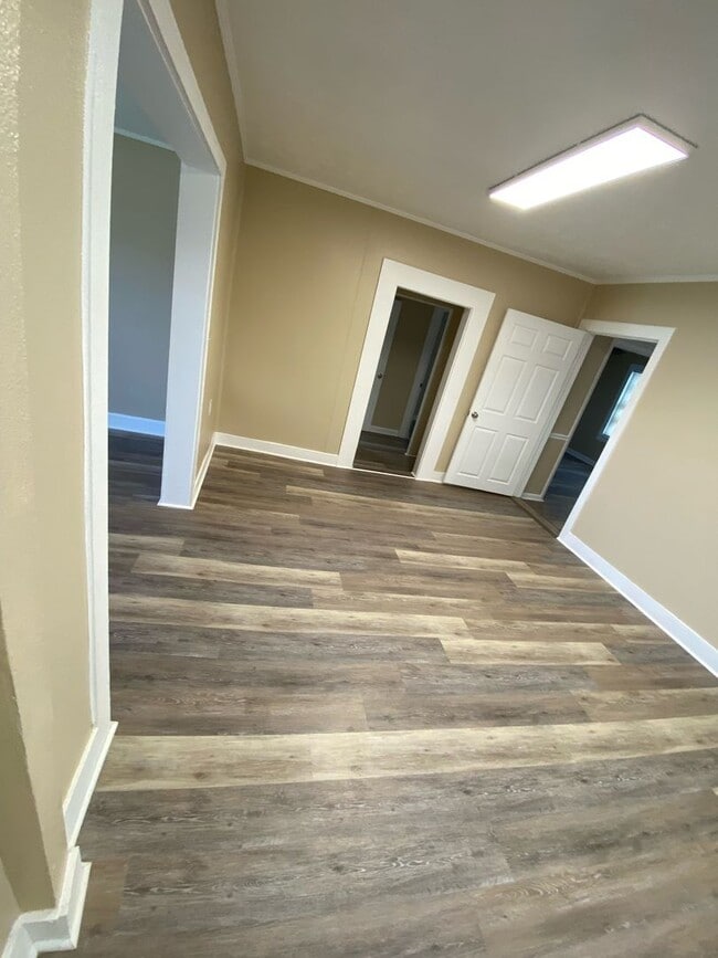 Building Photo - 4 Bed 1 Bath House