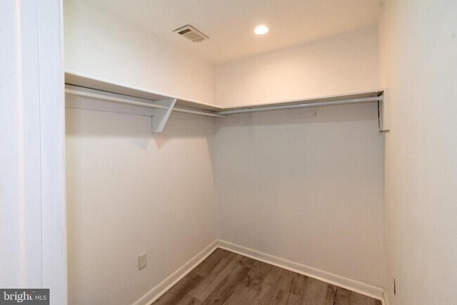 Building Photo - 5222 Magnolia Pl