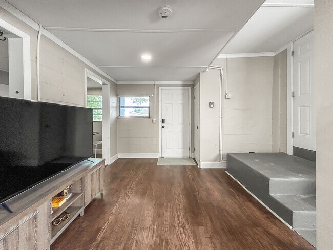 Building Photo - 1515 E 31st Ave