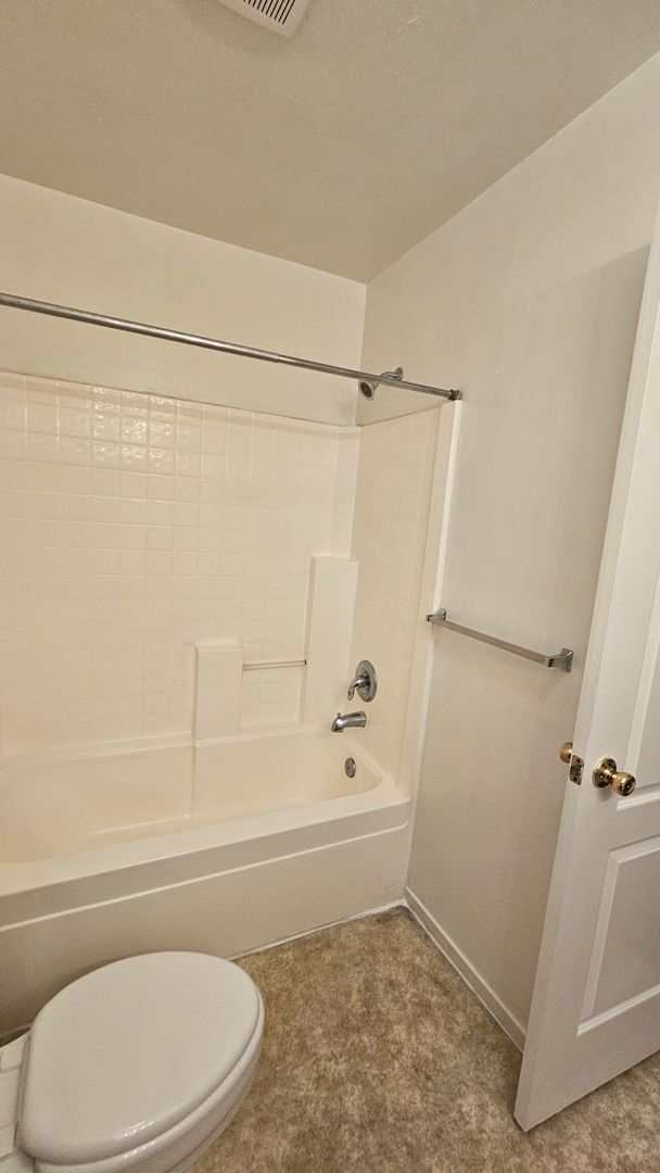 Building Photo - Great SW Location