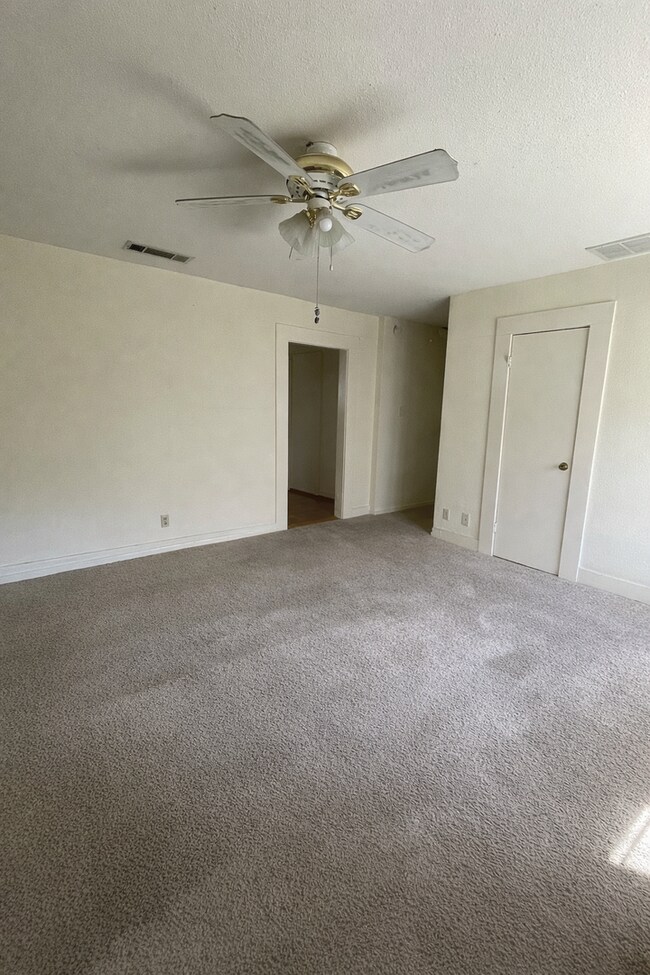 Building Photo - 4213 Avenue C