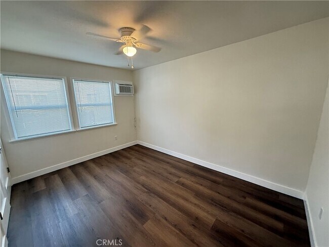 Building Photo - 549 N Niagara St