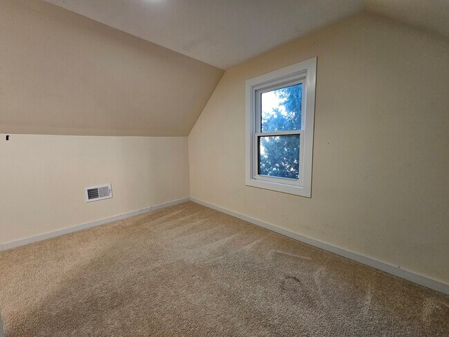 Building Photo - 1N670 River Dr