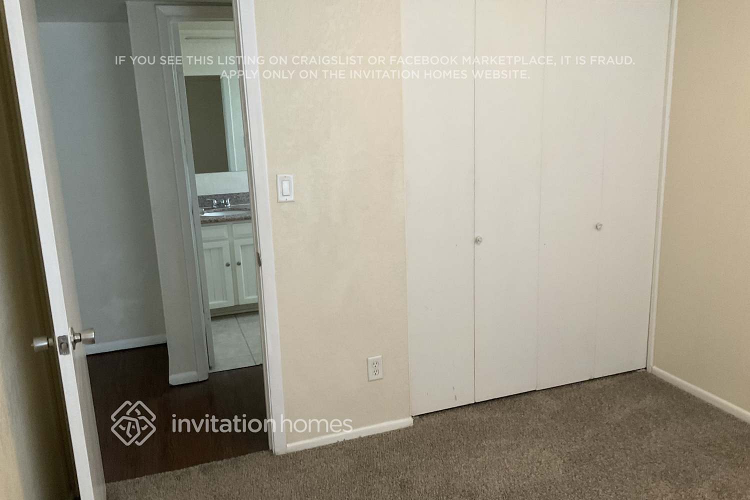 Building Photo - 726 W Laguna Azul Ave