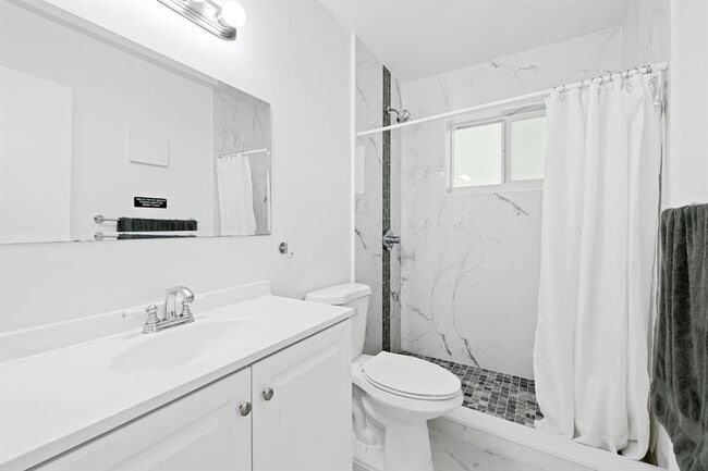 Building Photo - 415 SW 16th St