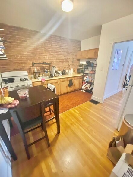 Building Photo - 248 Brookline St