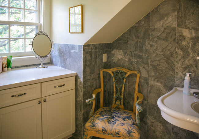 Master bathroom - 370 Summit Ave