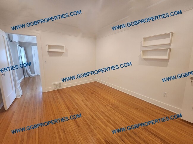 Building Photo - Come See this SAT! 06/27/26 - Live the Belmont Shore Lifestyle! Spanish 2 Bedroom / 1 Bath Home w...