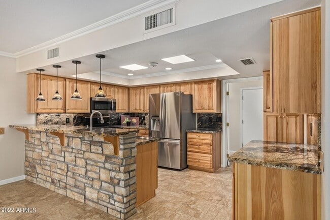 Building Photo - Your Oasis Awaits!