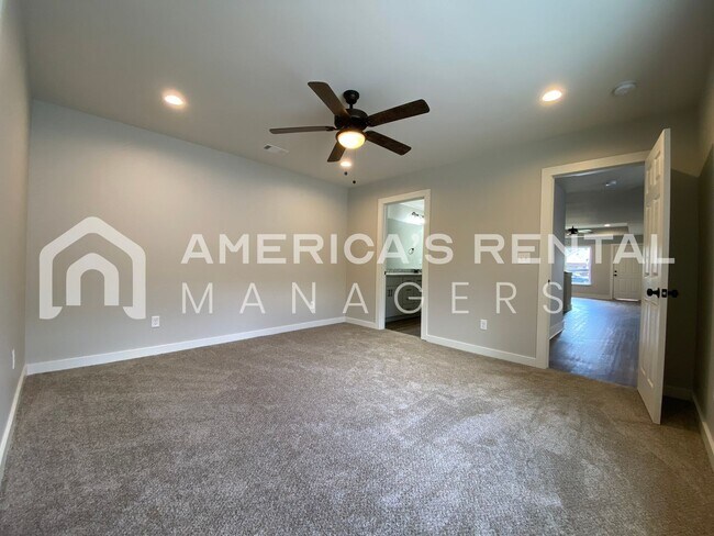 Building Photo - 6228 Burbank Crossing Loop