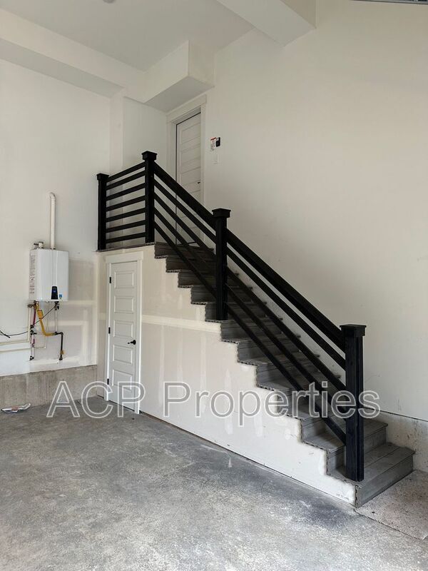 Building Photo - 8 Clematis Ln