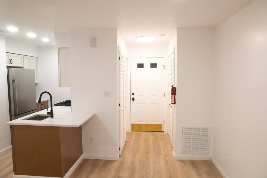 Building Photo - 112 Longfield Ct