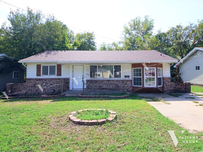 Primary Photo - Charming 3-Bedroom, 2-Bath Home for Rent i...