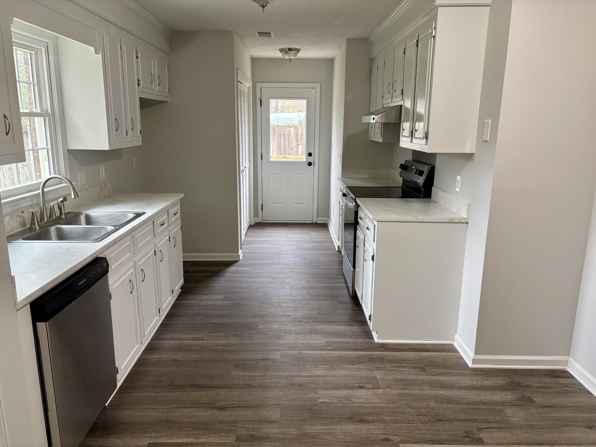 Building Photo - 532 Kenton Dr