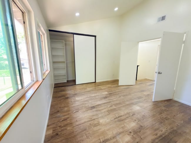 Building Photo - 15224 Shadybend Dr