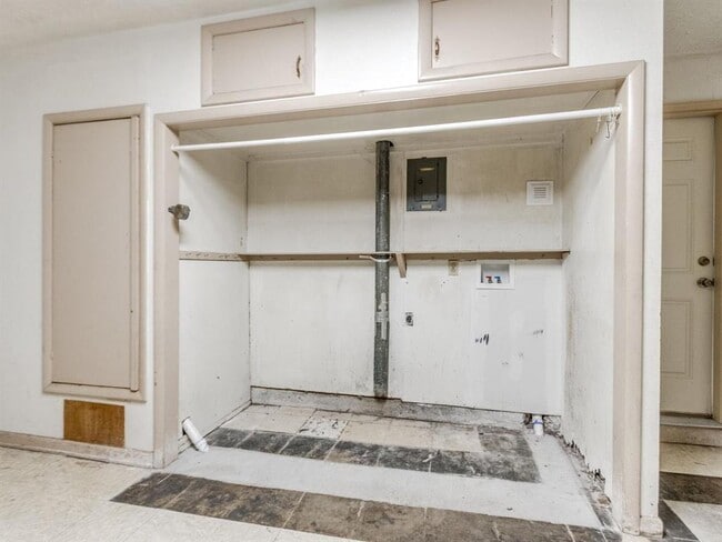 Building Photo - 208 Thompson Dr