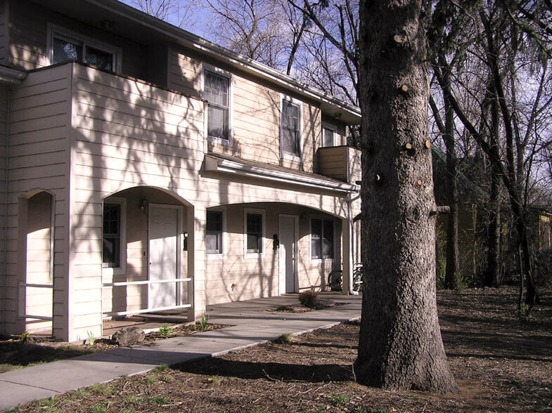 Front Entrance - 1008 Remington St