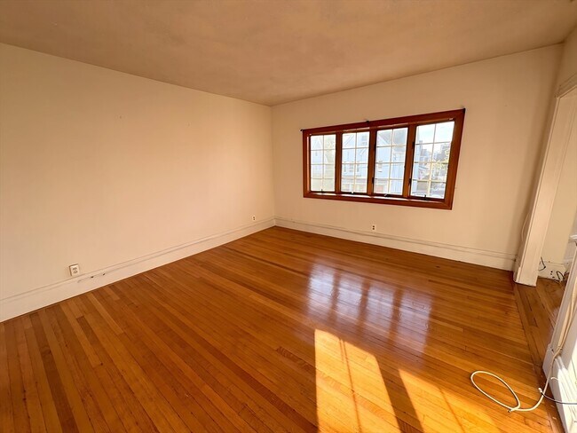 Building Photo - 17 Upham St