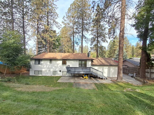Building Photo - $3,200 -5 Bed / 3 Bath- Home with Fully Fe...