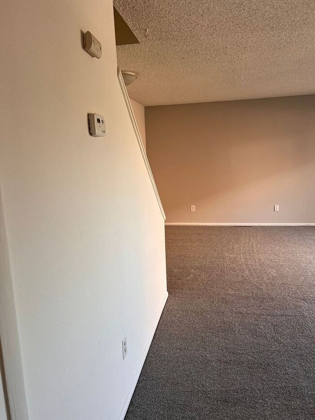 Building Photo - Spacious Three Bedroom Townhome in Westmin...