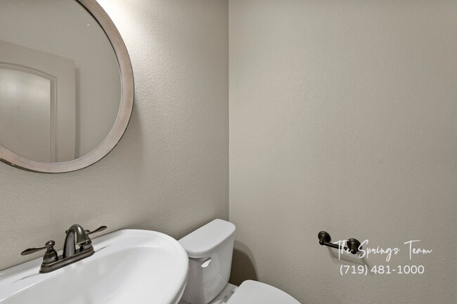 Building Photo - BEAUTIFUL 4BD + OFFICE MAIN-LEVEL LIVING H...