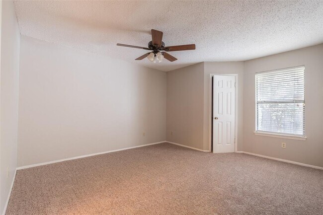 Building Photo - 16025 Stoneham Cir