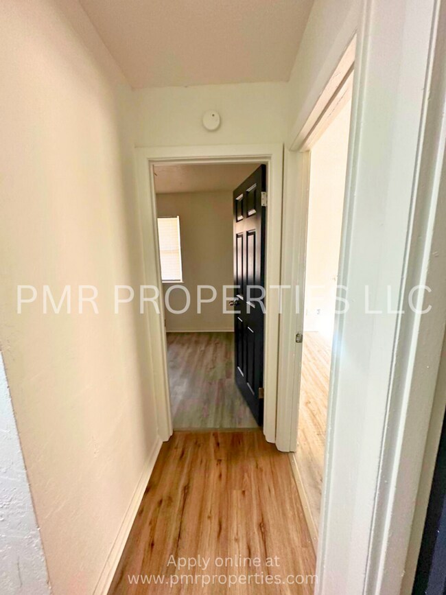 Building Photo - 4 Bed / 1.5 Bathroom House