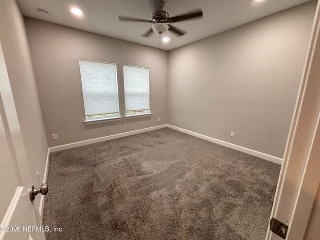 Building Photo - 212 Willow Crk Ct