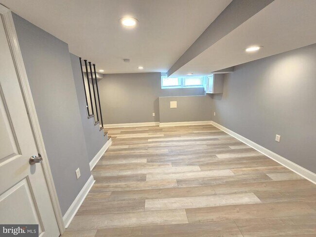 Building Photo - 3736 Elmley Ave