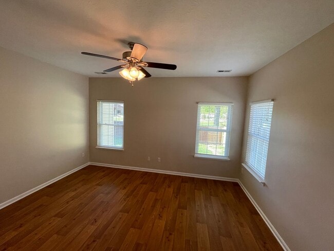Building Photo - Meticulously Maintained Ranch