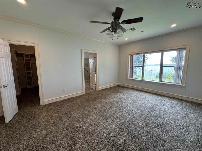 Building Photo - 609 Shoreline Dr
