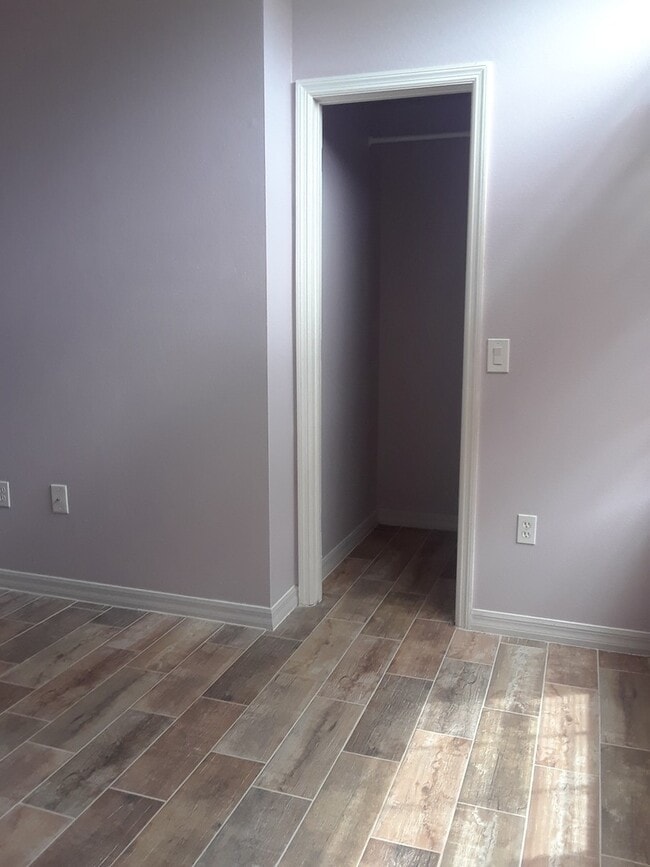 Building Photo - Spacious 4-Bedroom Home in Poinciana!