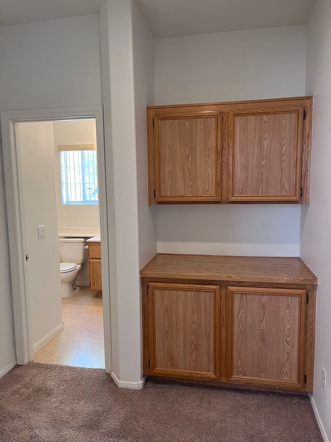 Building Photo - Single Story - 2 bedroom (Gated)