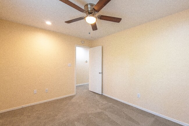 Building Photo - 613 Doe Trail