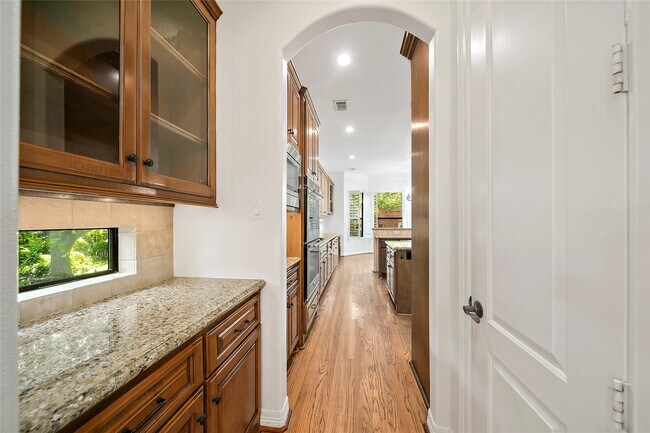 Building Photo - 4321 Jim West St