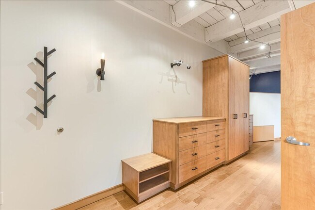 Building Photo - 416 NW 13th Ave