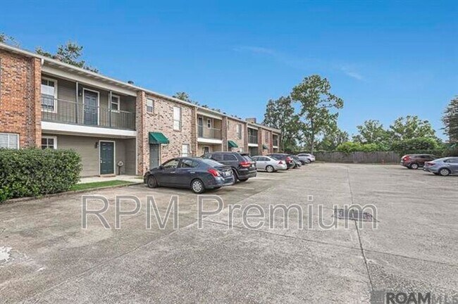 Building Photo - 4625 Parkoaks Dr