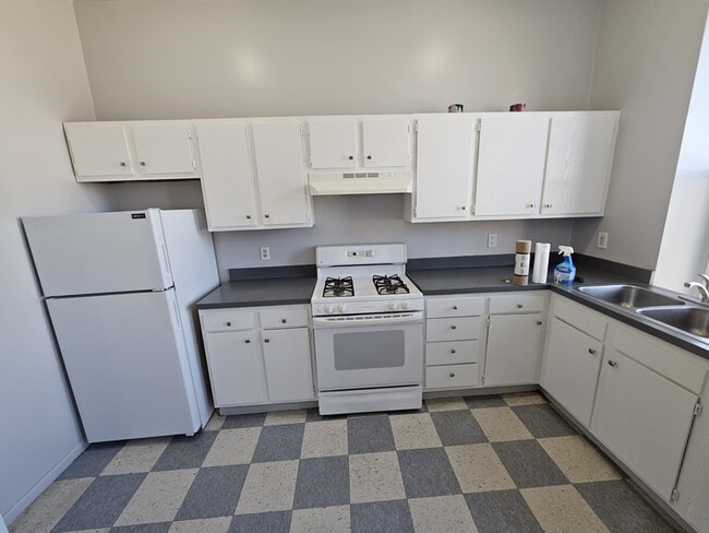 Building Photo - 3009 Pearl Ave