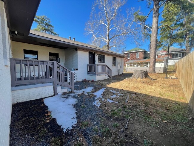 Building Photo - Highland Charmer! Come see Today!