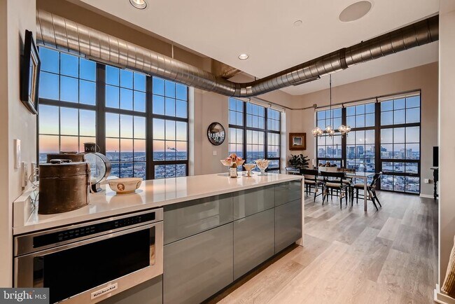 Building Photo - 1200 Steuart St