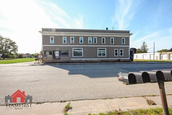 Building Photo - 205 N Maple St