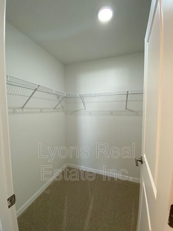 Building Photo - 2744 NE 5th Pl