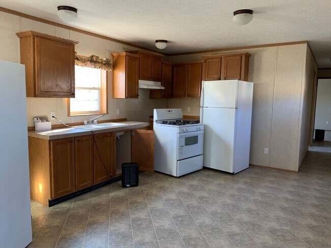 Building Photo - 3 Bedrooms, 2 Bathrooms in Pequot Terrace Trailer Park, Pequot Lakes, MN Lot B27
