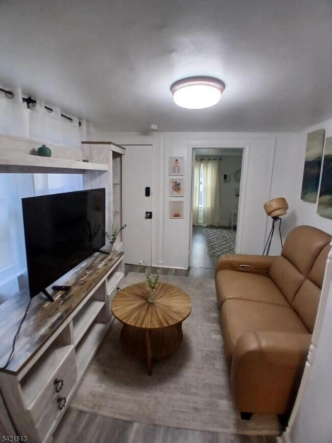 Building Photo - 17 Thomas St