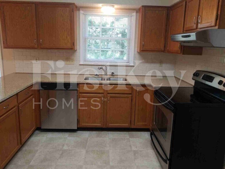 Building Photo - 9924 Avon Farm Ln