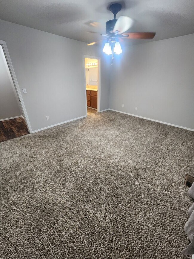 Building Photo - SINGLE FAMILY HOME IN HORSEHAVEN PLACE
